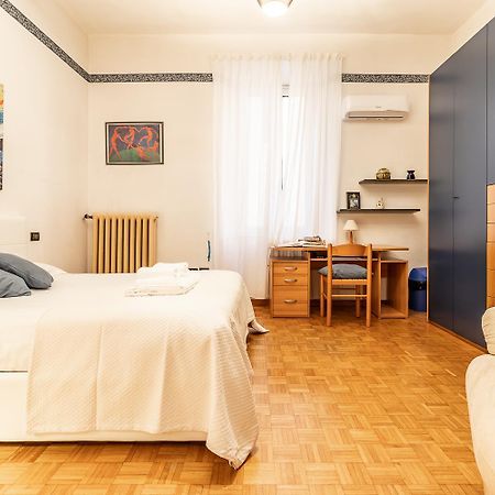 Spacious Apt With Kitchenette, Near Piazza Maggiore Bologna Luaran gambar