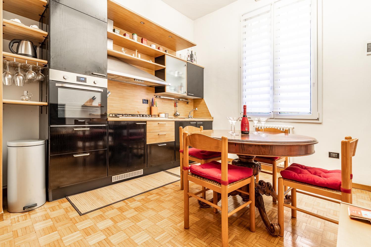 Spacious Apt With Kitchenette, Near Piazza Maggiore Bologna Luaran gambar
